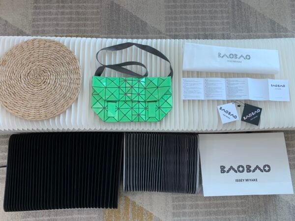 Comes with original paper gift bag Issey Miyake | Messenger bag "LUCENT PIXEL" - 图片 9