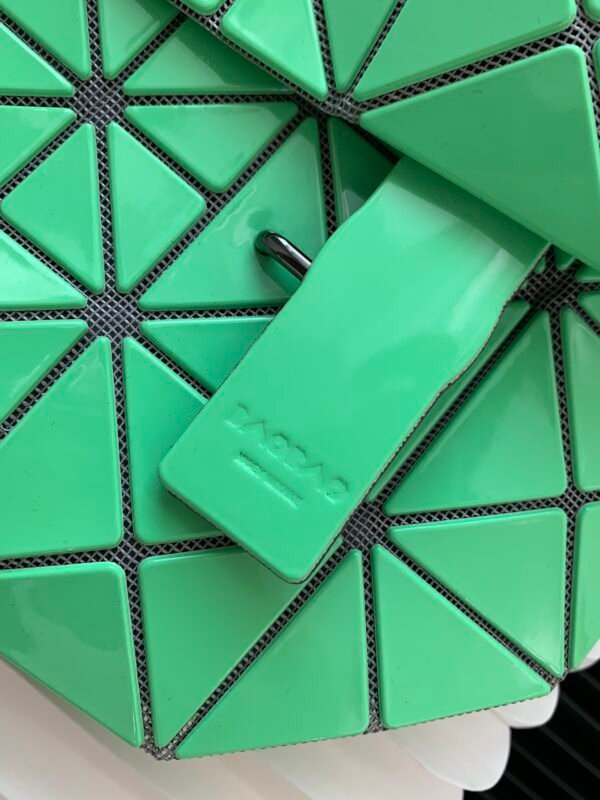Comes with original paper gift bag Issey Miyake | Messenger bag "LUCENT PIXEL" - 图片 4
