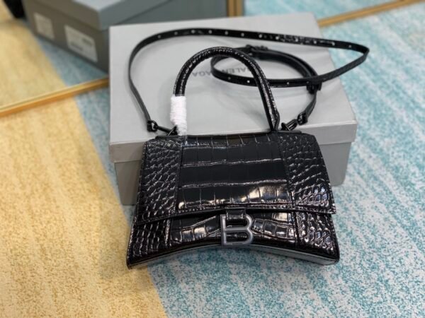 Balenciagα this season's heavyweight Hourglass crocodile pattern hourglass bag