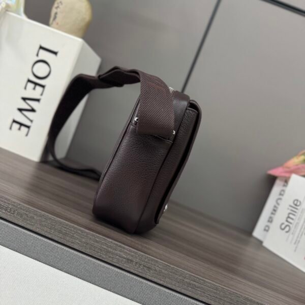 LO℮w℮🌟New Small Soft Grained Leather Pebble Messenger Bag. - 图片 2