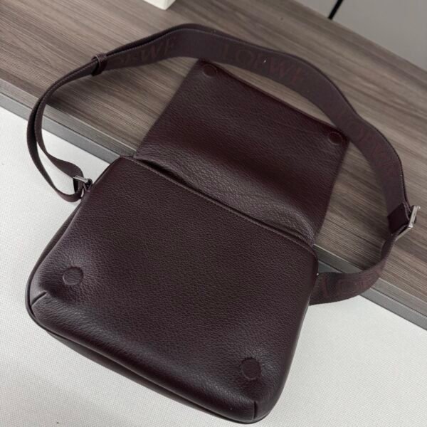 LO℮w℮🌟New Small Soft Grained Leather Pebble Messenger Bag. - 图片 6