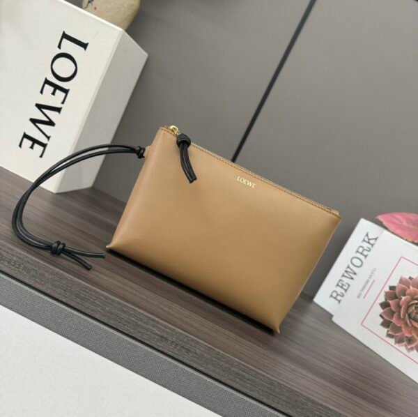 LO℮w℮🌟New Clutch Shiny Nappa Leather Knot T Shiny Nappa Leather Clutch