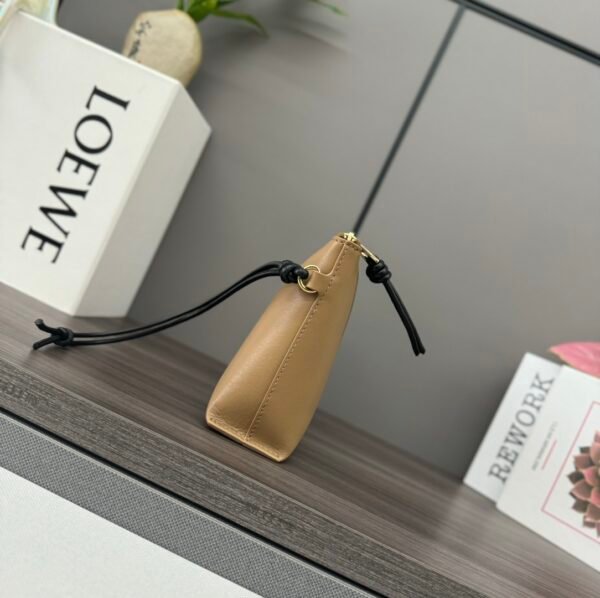 LO℮w℮🌟New Clutch Shiny Nappa Leather Knot T Shiny Nappa Leather Clutch - 图片 2