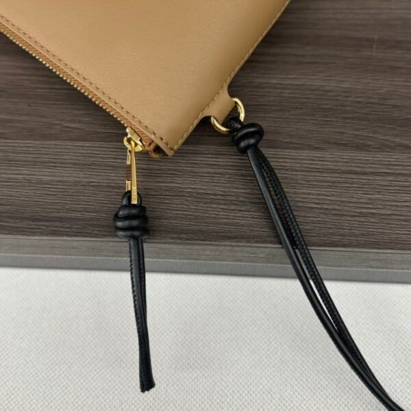 LO℮w℮🌟New Clutch Shiny Nappa Leather Knot T Shiny Nappa Leather Clutch - 图片 5