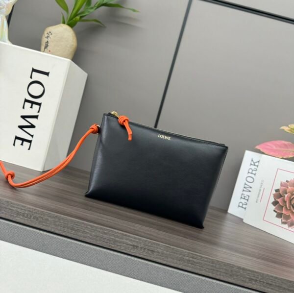 LO℮w℮🌟New Clutch Shiny Nappa Leather Knot T Shiny Nappa Leather Clutch