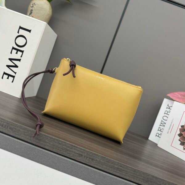 LO℮w℮🌟New Clutch Shiny Nappa Leather Knot T Shiny Nappa Leather Clutch