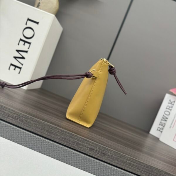 LO℮w℮🌟New Clutch Shiny Nappa Leather Knot T Shiny Nappa Leather Clutch - 图片 2