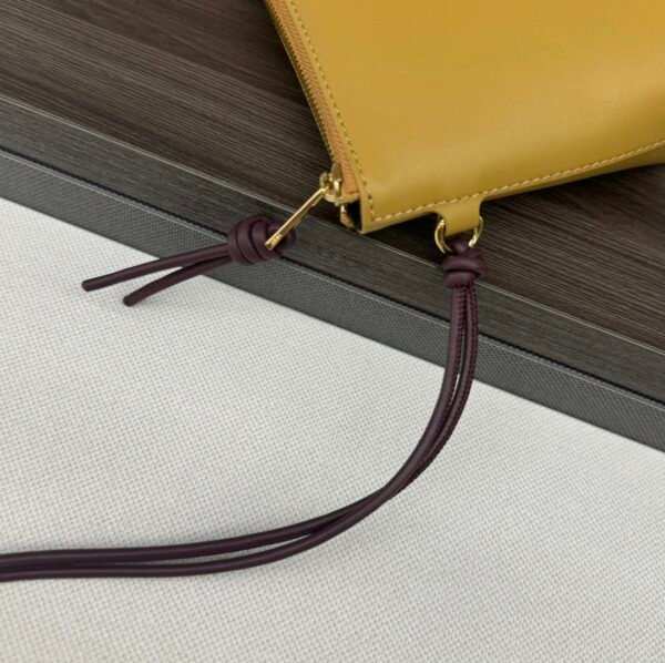 LO℮w℮🌟New Clutch Shiny Nappa Leather Knot T Shiny Nappa Leather Clutch - 图片 4