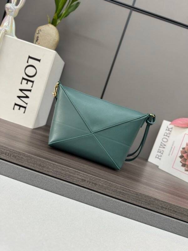 L⊚℮w℮The new 🆕Puzzle Fold pouch handbag reinterprets the practical and versatile handbag - 图片 9
