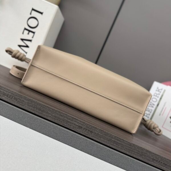 L⊚℮w℮🌟 New version Nappa leather Flamenco lucky bag🆕clutch💥 - 图片 8
