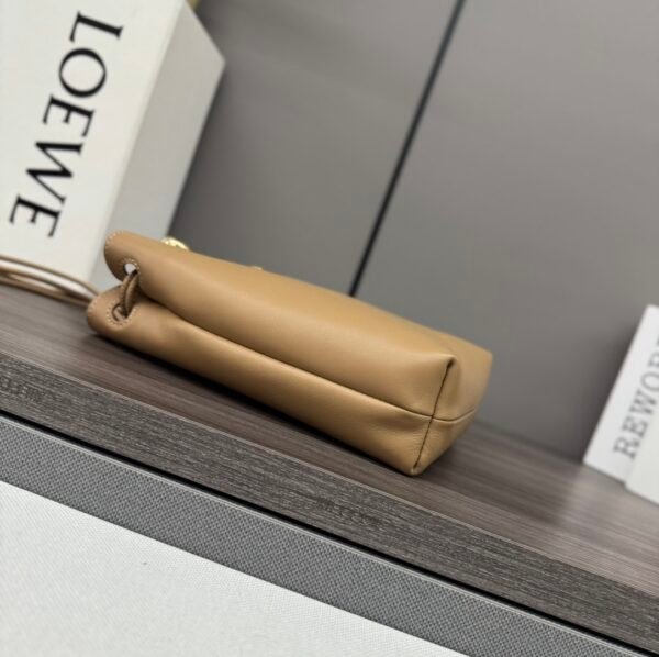 LO℮w℮🌟Smooth cowhide leather Pebble pouch - 图片 2