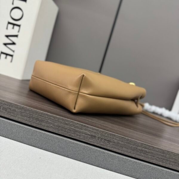 LO℮w℮🌟Smooth cowhide leather Pebble pouch - 图片 9