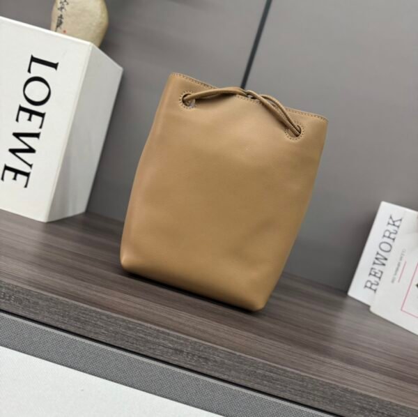 LO℮w℮🌟Smooth cowhide leather Pebble pouch - 图片 8