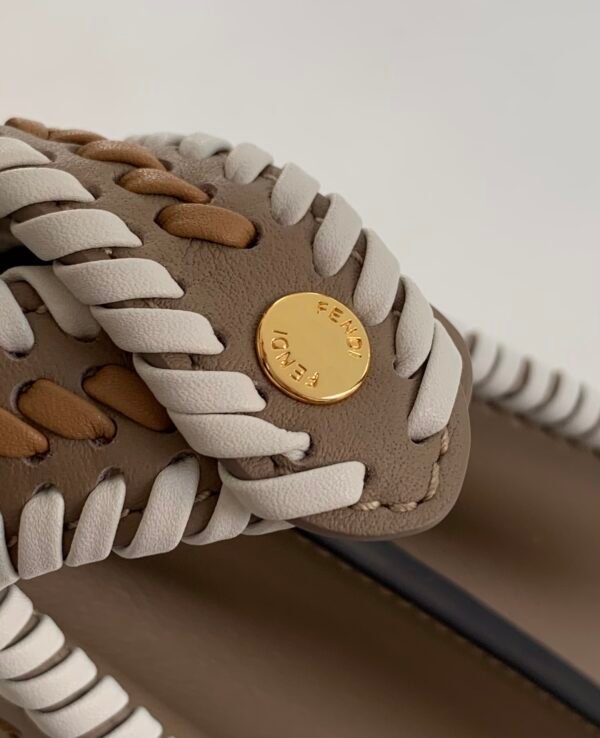 🎶 Fend•Iconic Peekaboo ISeeU Small Handbag, - 图片 3