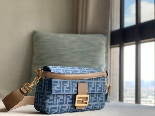 【Medium Baguette Handbag】Light blue denim - 图片 2