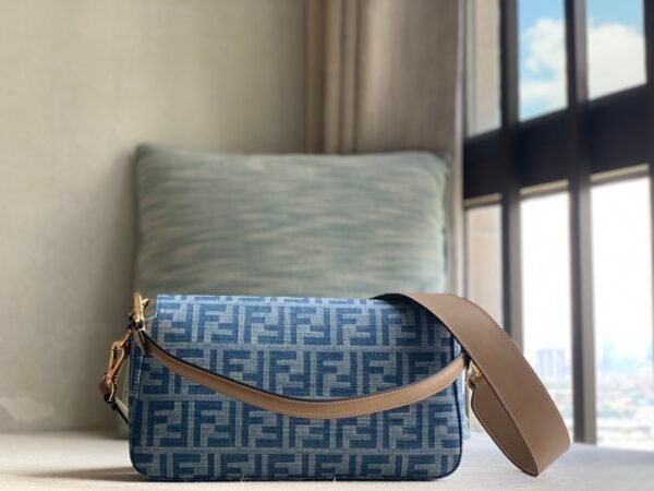 【Medium Baguette Handbag】Light blue denim - 图片 9