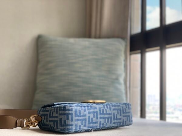 【Medium Baguette Handbag】Light blue denim - 图片 8