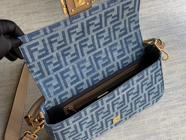 【Medium Baguette Handbag】Light blue denim - 图片 5