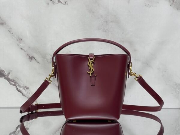 LE 37 small shiny leather bag New