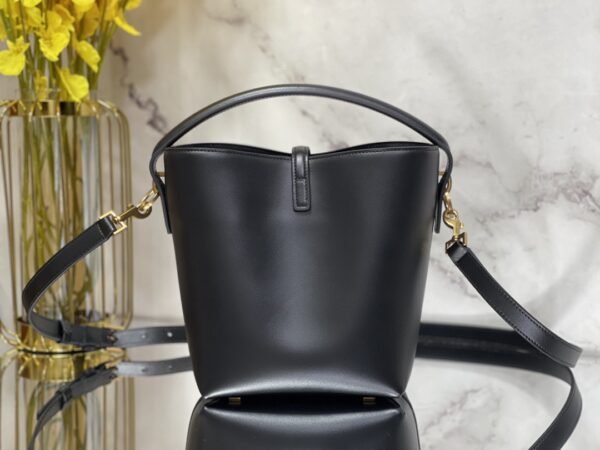 LE 37 small shiny leather bag New