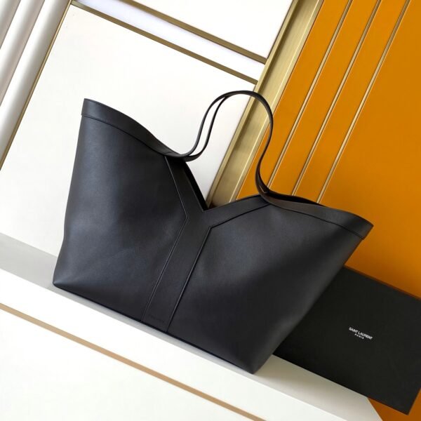 New fine grain leather tote bag from Y!