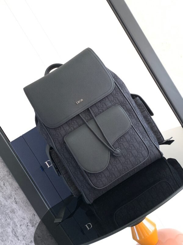 Di.or's Saddle backpack features a sleek, original design inspired by a saddle.