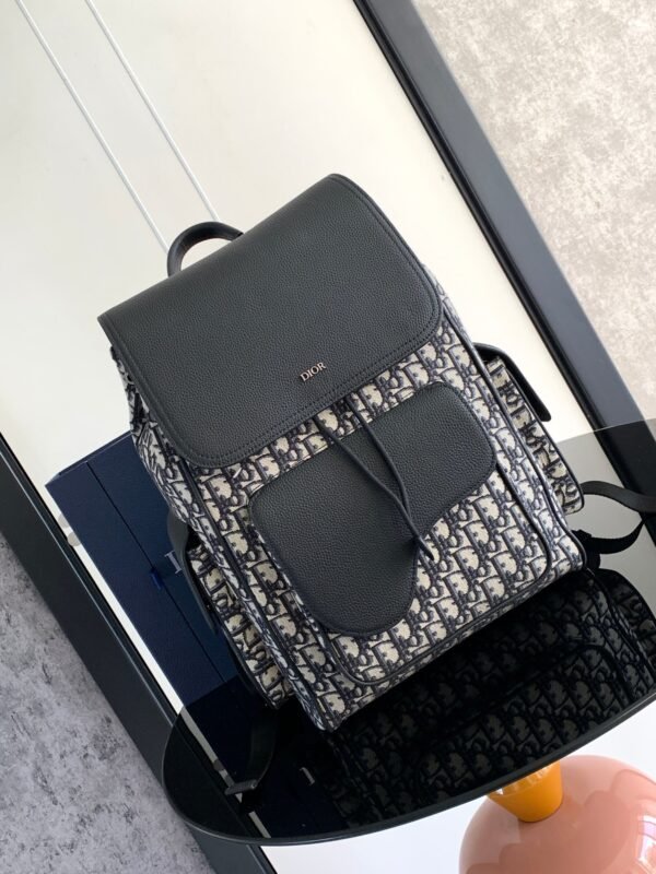 Di.or's Saddle backpack features a sleek, original design inspired by a saddle.