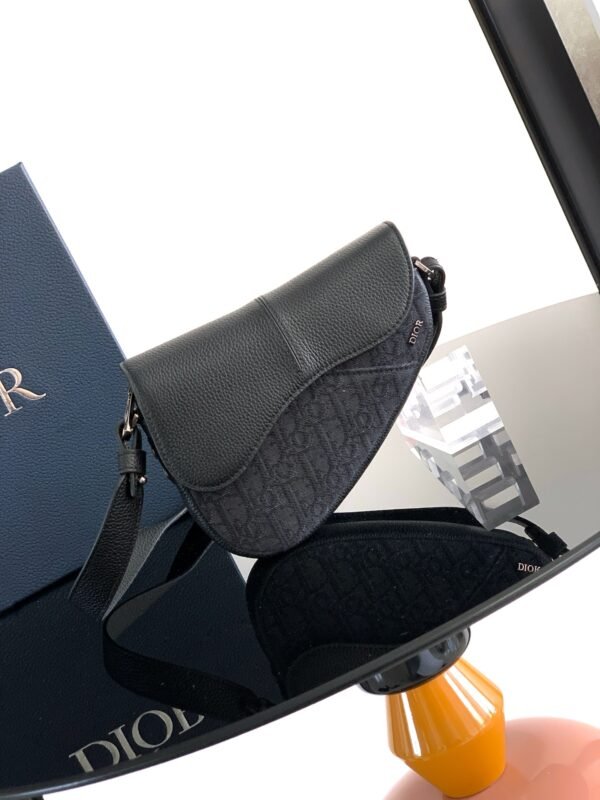 Di.or's Saddle bag is a modern take on a classic design.