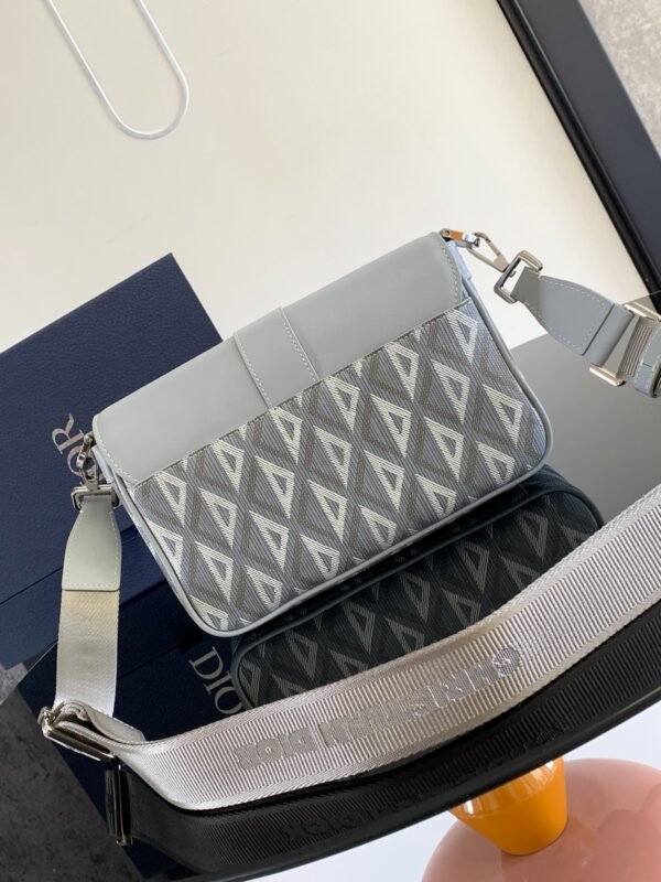 Dior Hit the Road bag with shoulder strap is a new product this season - 图片 9