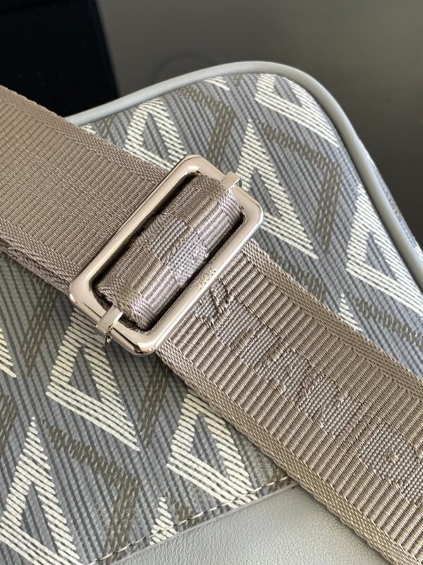 Dior Hit the Road bag with shoulder strap is a new product this season - 图片 6