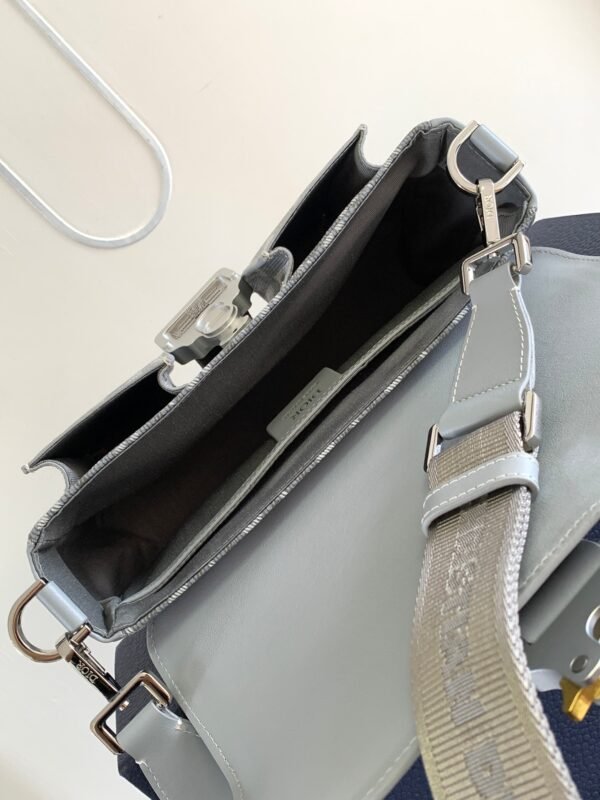 Dior Hit the Road bag with shoulder strap is a new product this season - 图片 4