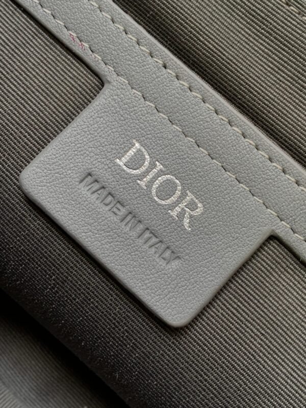 Dior Hit the Road bag with shoulder strap is a new product this season - 图片 3