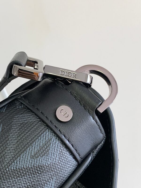 Dior Hit the Road bag with shoulder strap is a new product this season - 图片 6