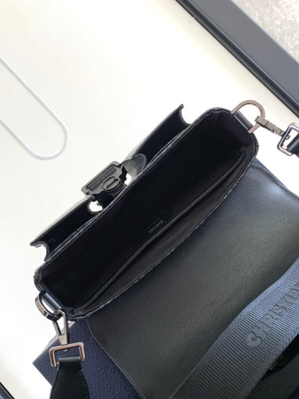 Dior Hit the Road bag with shoulder strap is a new product this season - 图片 4