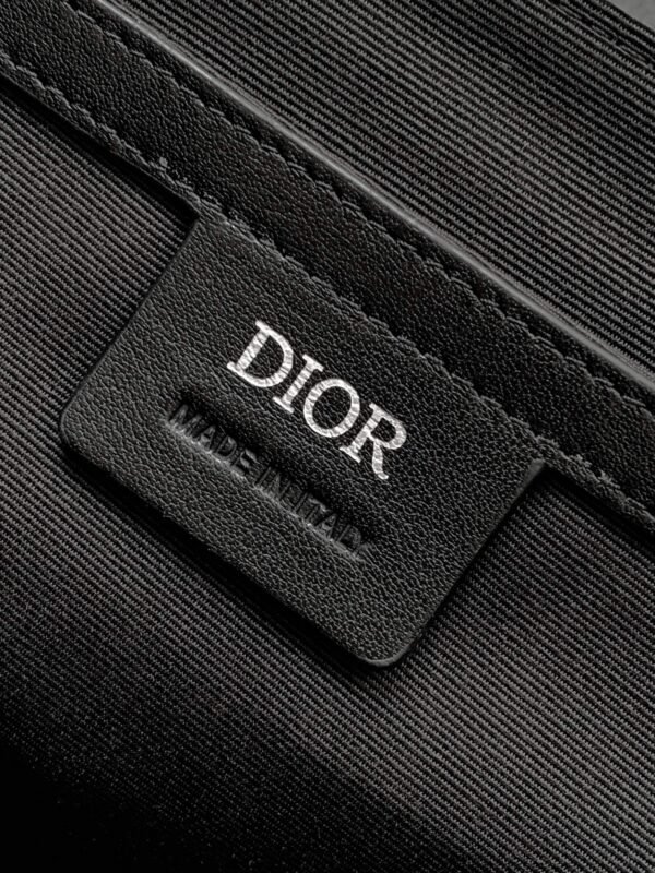 Dior Hit the Road bag with shoulder strap is a new product this season - 图片 3