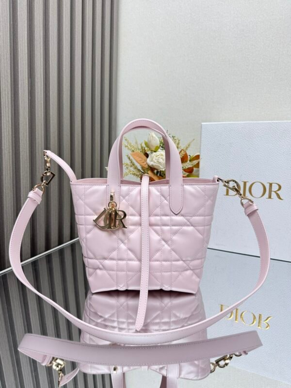 💋 This Toujours vertical handbag is a new product from the 2025 early spring ready-to-wear series