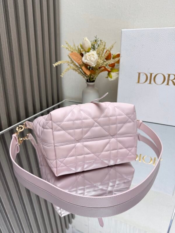 💋 This Toujours vertical handbag is a new product from the 2025 early spring ready-to-wear series - 图片 7