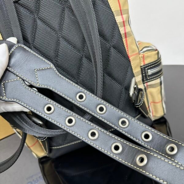 🎁【Medium】B's military backpack is based on the brand's classic military style bag - 图片 5