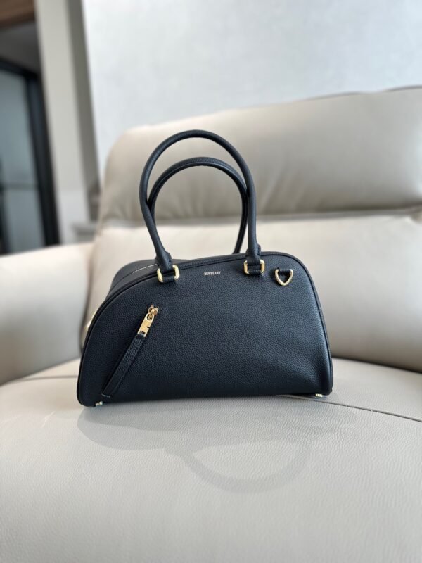 B's latest bowling bag is made of grained calfskin - 图片 6