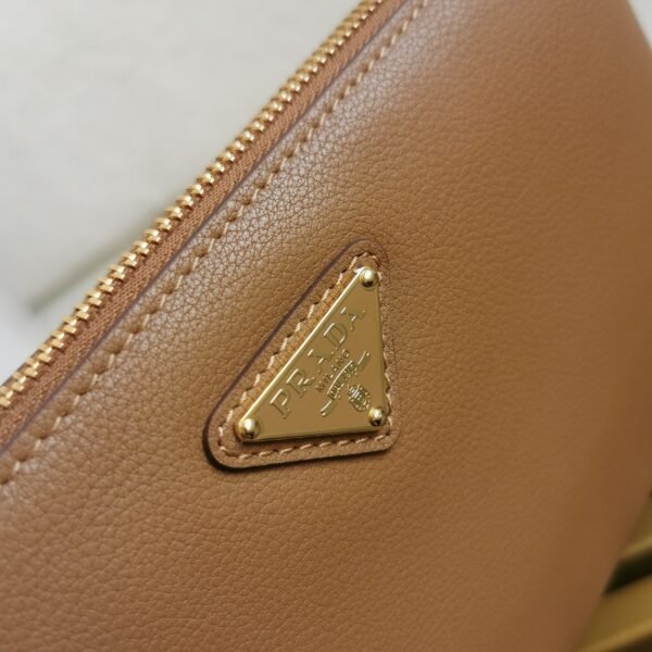 [Top original] P house 🌹🎉 New armpit bag 🎉 1BC238 calfskin 🎉🎉 - 图片 7
