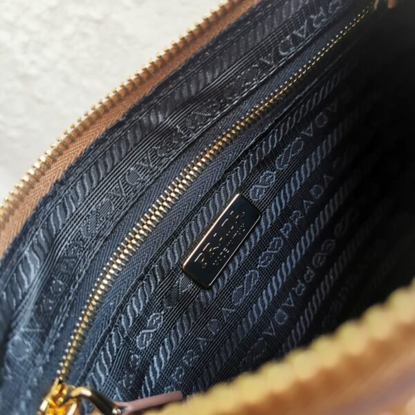 [Top original] P house 🌹🎉 New armpit bag 🎉 1BC238 calfskin 🎉🎉 - 图片 3