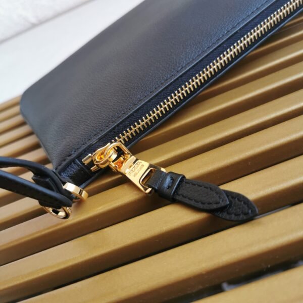 [Top original] P house 🌹🎉 New armpit bag 🎉 1BC238 calfskin 🎉🎉 - 图片 5