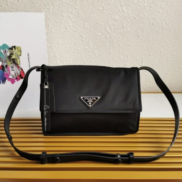 [Top original order] ✨New product launch✨Hot messenger bag 1BD255 small