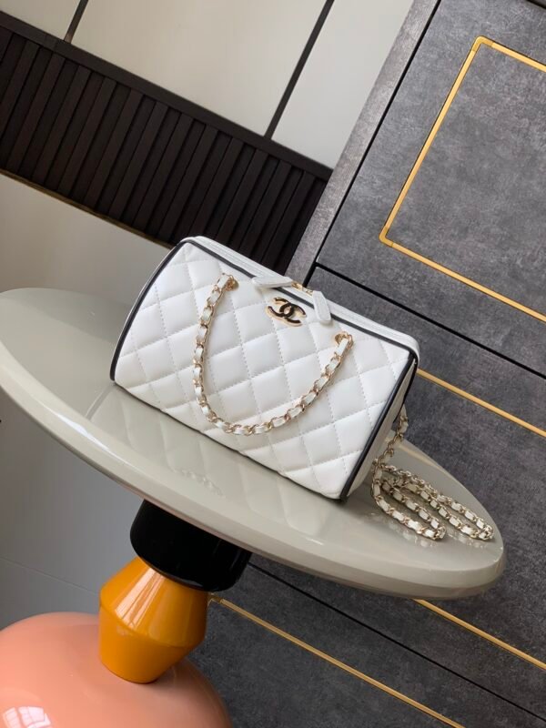 Snow White 👸🚩🚩🚩OHANEL 《White with Black Edge》 Boston 🤩🤩🤩Chanel 25P bowling
