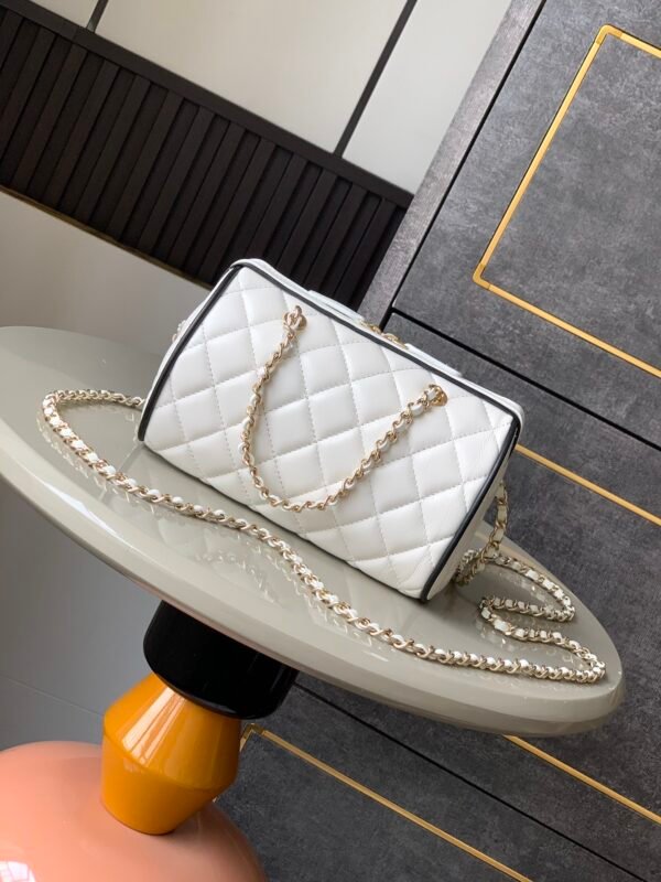 Snow White 👸🚩🚩🚩OHANEL 《White with Black Edge》 Boston 🤩🤩🤩Chanel 25P bowling - 图片 9
