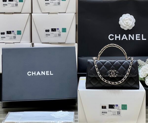 23P Spring/Summer Preview Series The hottest Kelly leather handle bag this season