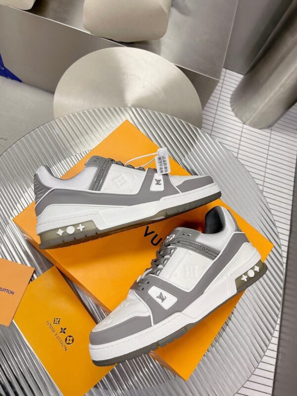 Louis Vuitton Lv in stock. Unisex. Ceiling level. - 图片 7