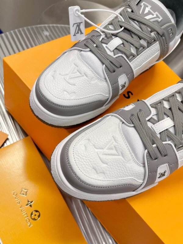 Louis Vuitton Lv in stock. Unisex. Ceiling level. - 图片 6