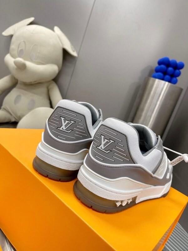 Louis Vuitton Lv in stock. Unisex. Ceiling level. - 图片 4