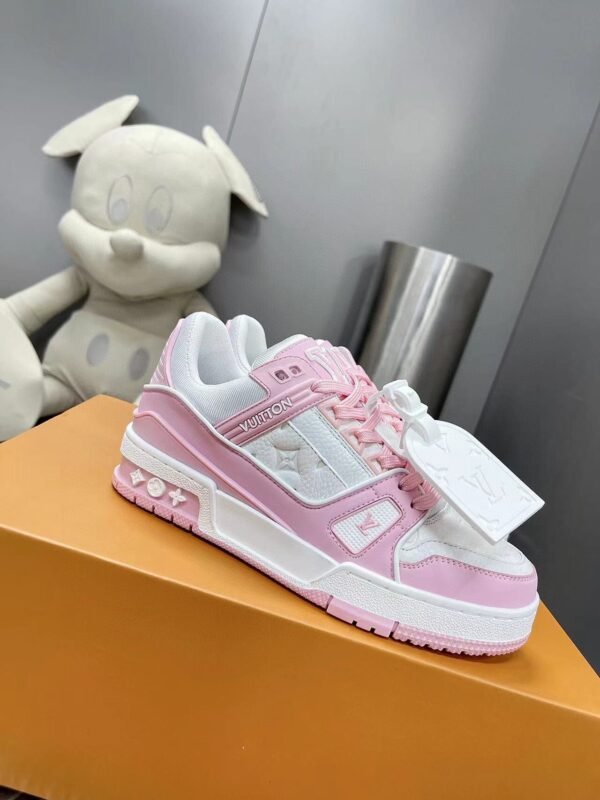 Louis Vuitton Lv in stock. Unisex. Ceiling level - 图片 2
